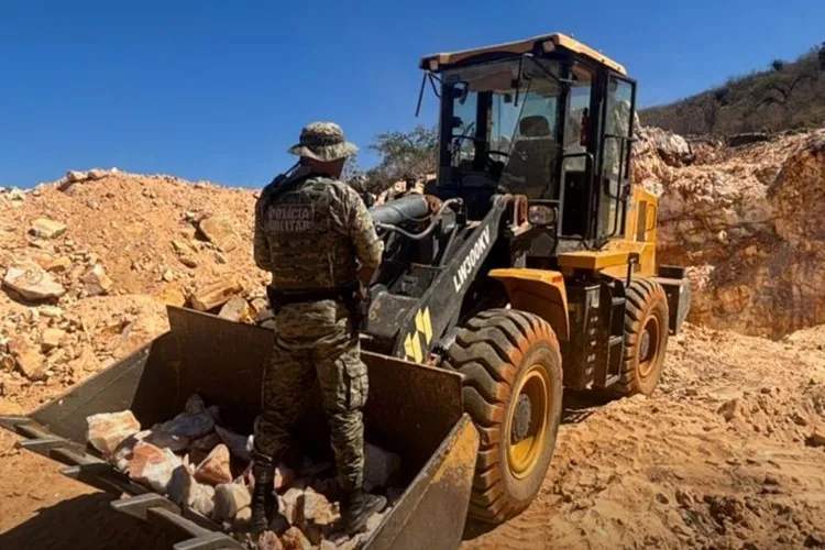 Explosivos e quartzo são apreendidos em garimpo ilegal em Oliveira dos Brejinhos