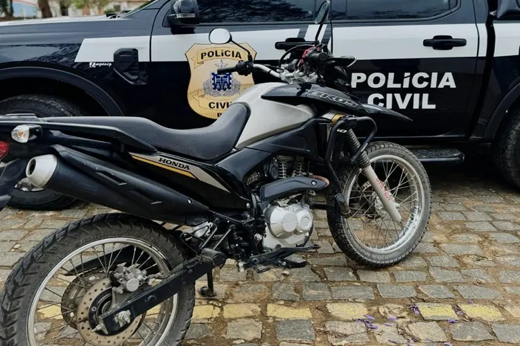 Polícia Civil retira de circulação motocicleta com identificação adulterada em Poções