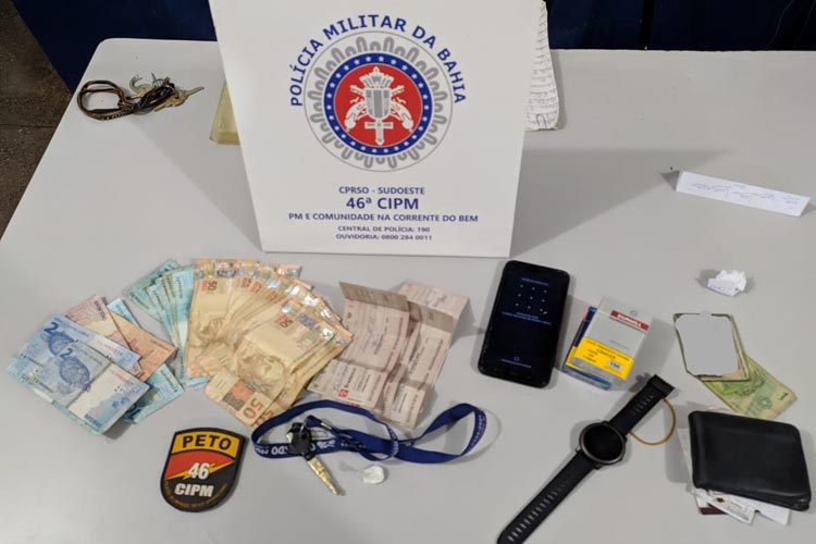 Livramento de Nossa Senhora: Dois são presos por posse de entorpecentes e direção perigosa