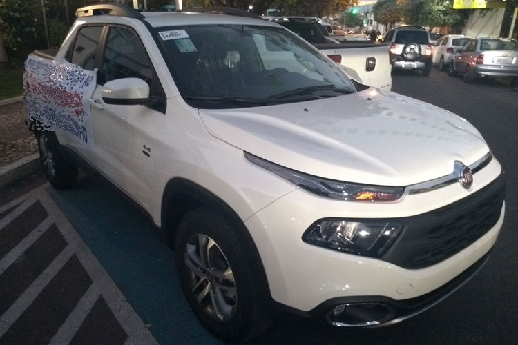 Secretaria de Saúde recebe veículo e equipamentos em Brumado