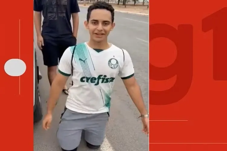 Baiano percorre 4 km ajoelhado após vitória do Palmeiras na Libertadores