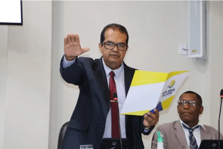 Câmara de Bom Jesus da Lapa empossa suplente como vereador após decisão do TSE