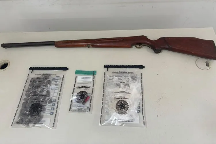 Homem é preso com maconha e espingarda adulterada em Bom Jesus da Lapa