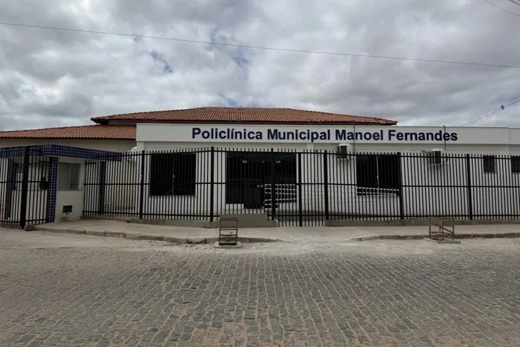 Brumado entrega requalificação da Policlínica Municipal após alta de 180% na demanda