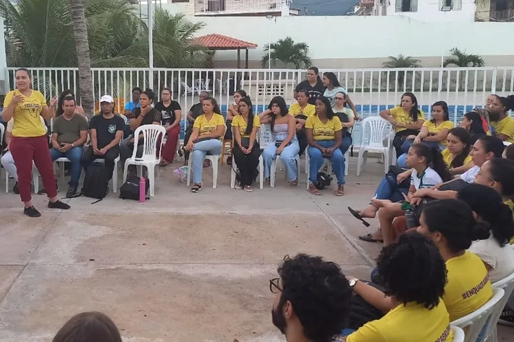 Cuidadores de creche em Brumado decretam greve após descumprimento de lei federal