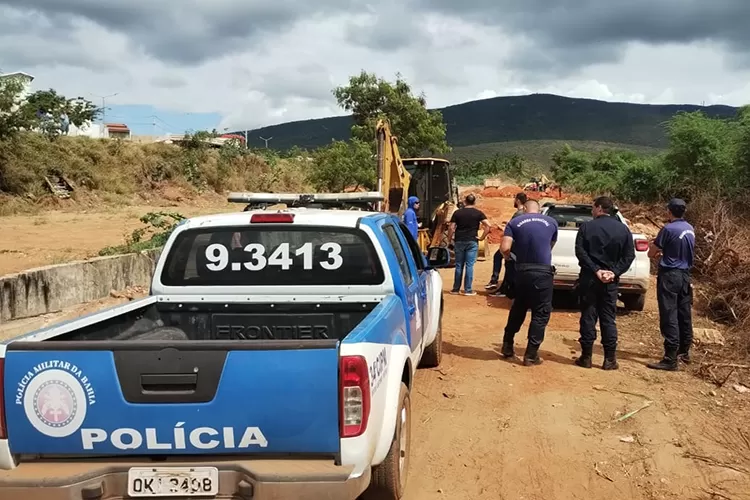 No dia do trabalhador, prefeito atropela segurança em invasão de terreno em Brumado
