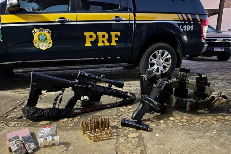 PRF apreende fuzil e pistola durante fiscalização na BR-116 em Vitória da Conquista