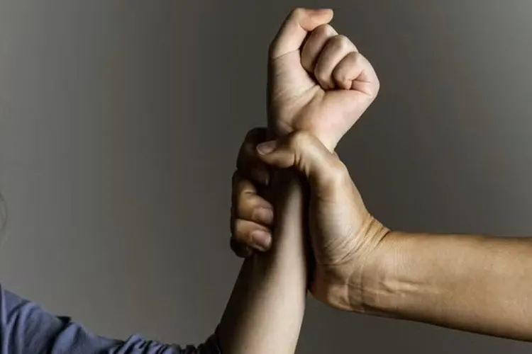 Jovem de 21 anos é preso suspeito de amputar dois dedos da companheira em Barra