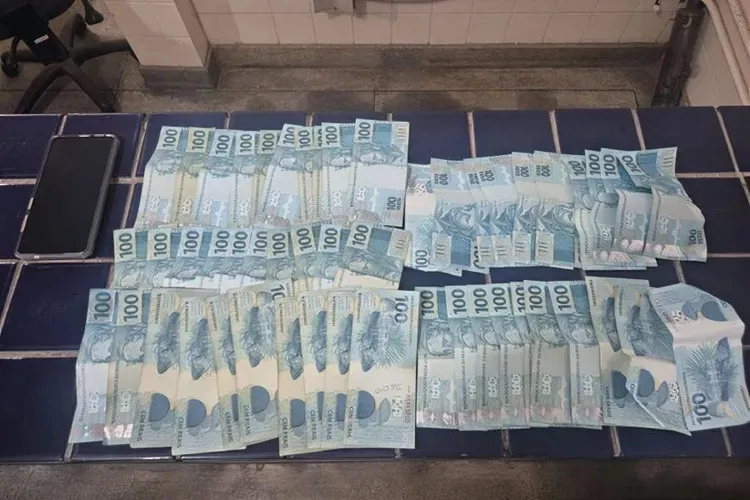 Abordagem policial por som alto termina em confusão e condução a delegacia em Brumado