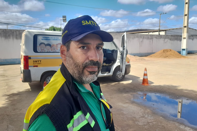 Terceirizados descontentes pedem saída de vistoriador dos transportes em Brumado