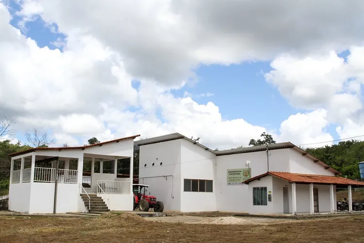 Agroindústria de cana-de-açúcar traz oportunidade para jovens em Condeúba