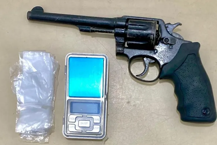 77ª CIPM prende indivíduo com arma e drogas em Vitória da Conquista