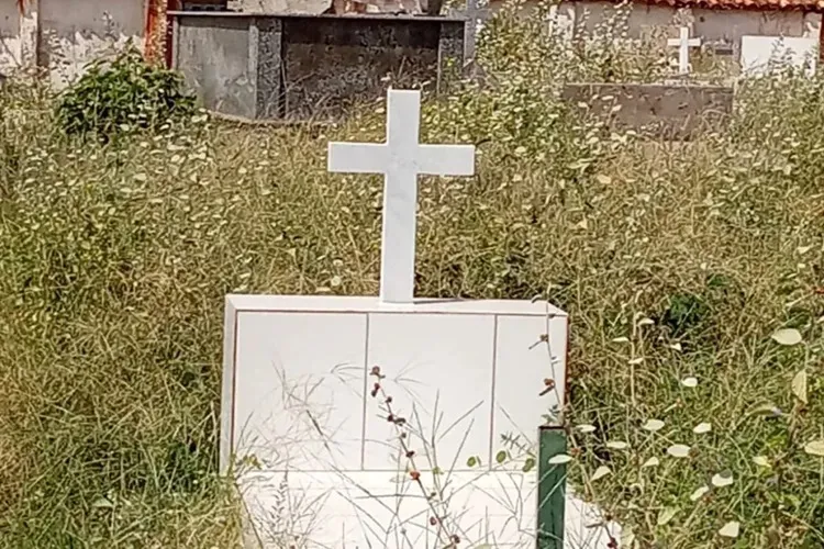 Livramento de Nossa Senhora: Moradores cobram limpeza no cemitério de Iguatemi