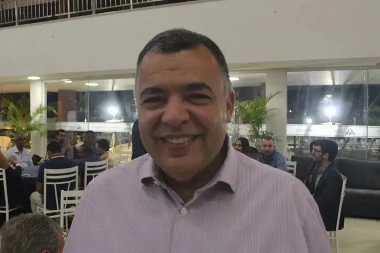 Livramento: Prefeito vai para Europa sem deixar substituto, 'abandonou a cidade', diz vereador