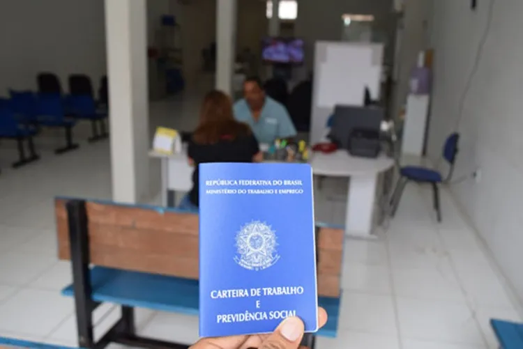 Taxa de desemprego em agosto fica em 5,6% e repete recorde de mínima