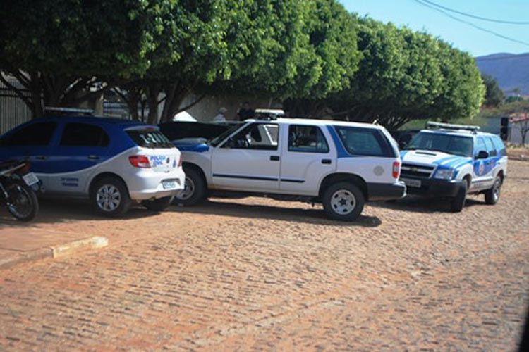 Paramirim: Homem é procurado suspeito de matar avô e incendiar imóvel com corpo dentro