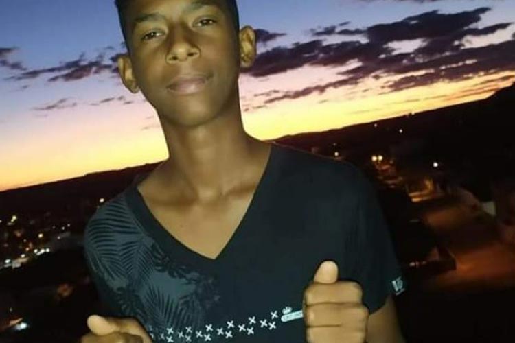 Família procura adolescente que fugiu após surto psicótico em Igaporã