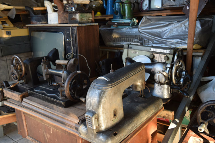 Brumado: Aposentado comercializa antiquários para ajudar em seu tratamento do coração