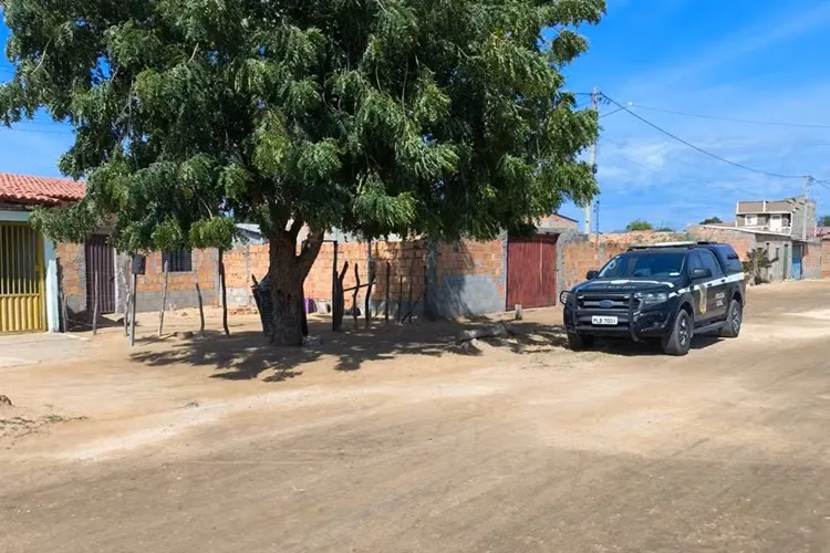 Pai mata filho com facada após discussão em Barra