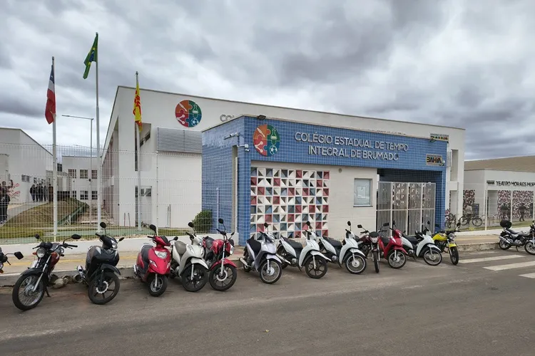 Estudantes do Sertão Produtivo aderem ao chamado para provas do Saeb