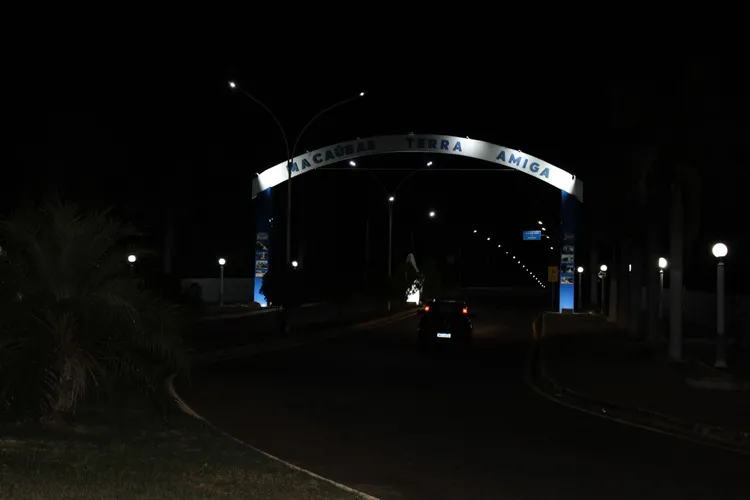 Quedas constantes de energia revoltam moradores e comerciantes em Macaúbas