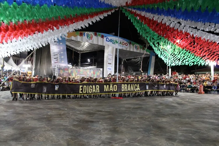 Quadrilhas das escolas municipais de Brumado homenageiam Edigar Mão Branca