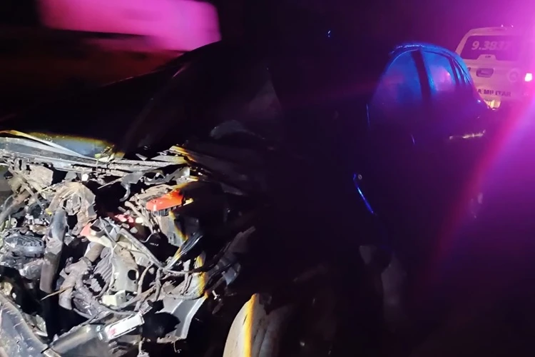 Carro capota e duas mulheres ficam feridas na BR-430 em Igaporã