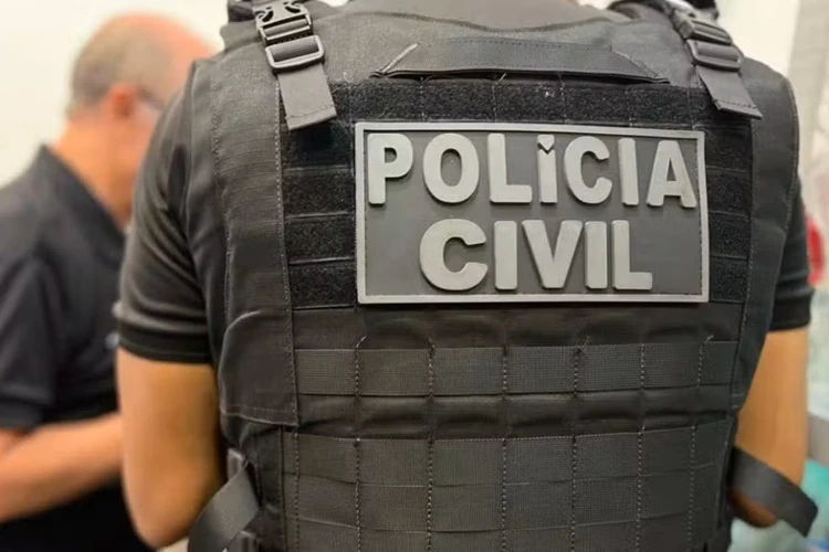 Casal é encontrado morto após briga e polícia investiga se um matou o outro com facão