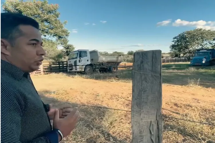 Carinhanha: Radialista denuncia e prefeitura nega uso de máquinas em obra particular