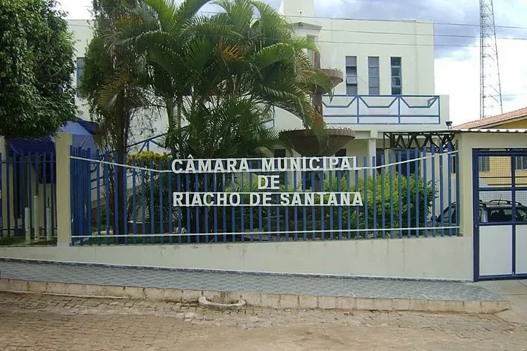 TCM investiga suspeitas em contratos e na folha da Câmara Municipal de Riacho de Santana