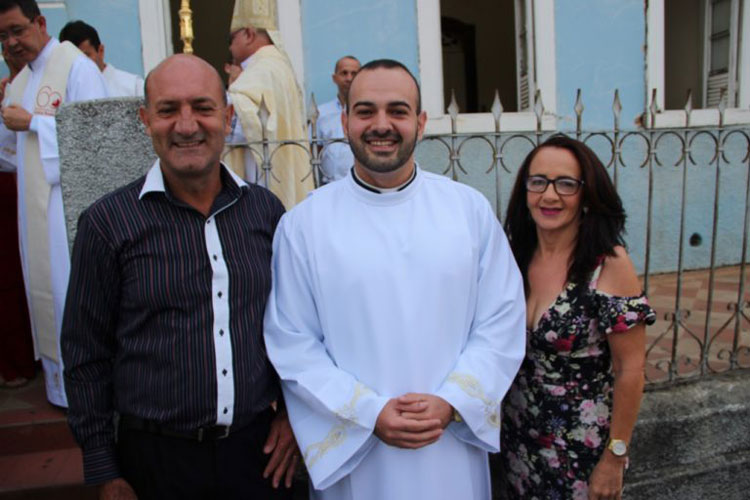 Brumado: Dom Carvalho anuncia data da ordenação do diácono Ícaro Vinícius