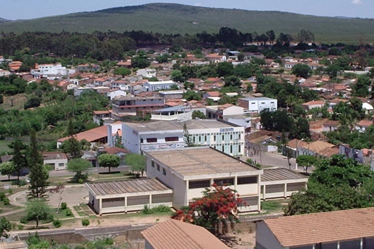 Dois criminosos ateiam fogo em homem na cidade de Licínio de Almeida