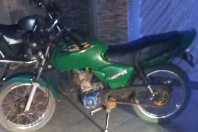 Jovem de 18 anos é detido após dar 'grau' em moto adulterada em Rio do Antônio