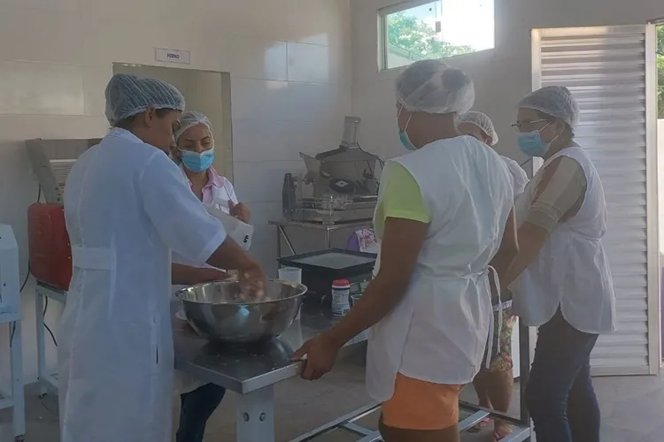 Produção de derivados da mandioca é incrementada em Palmas de Monte Alto