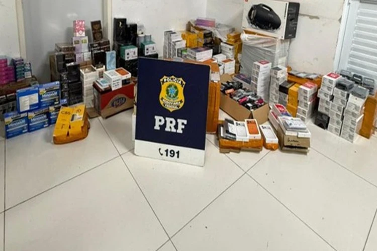 PRF apreende 300 smartphones, eletrônicos e perfumes na BR-116