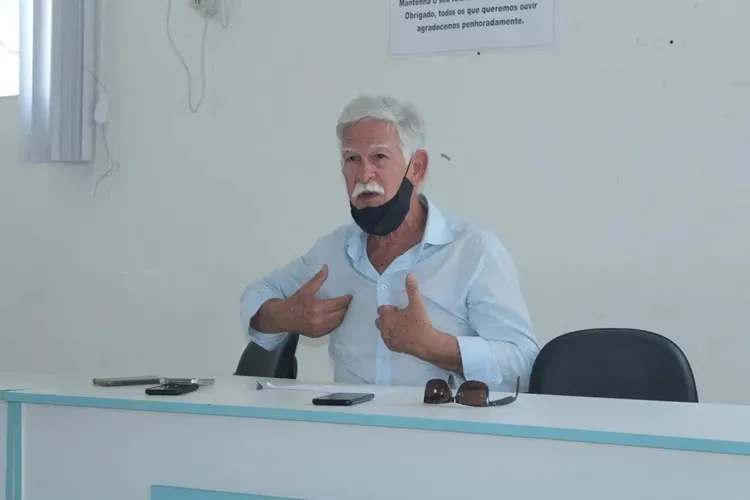 Ex-prefeito de Brumado é multado por irregularidades em contratação direta