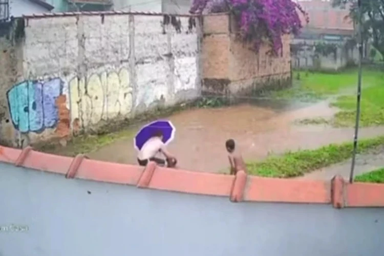 Criança de 7 anos desaparece após cair em córrego durante chuva