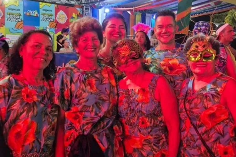 Baile da 3ª idade leva alegria na abertura do quarto dia do Carnaval 2026 em Brumado