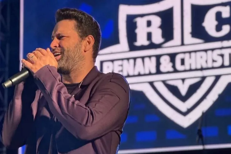 Cantor sertanejo é alvo de operação da PF que investiga fake news em eleições