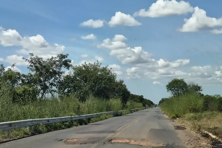 BR-030 e acesso a Carinhanha receberão intervenções de manutenção e drenagem