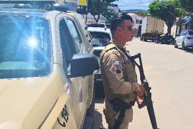 Homem embriagado é preso após agredir a esposa e a própria mãe em Aracatu