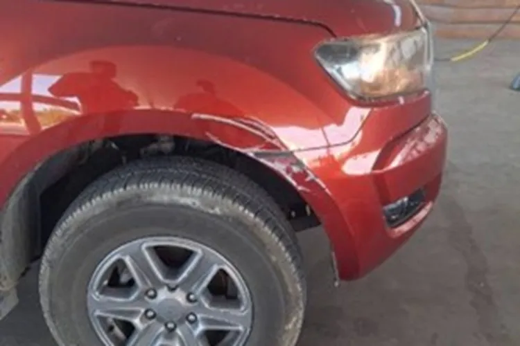 Motorista embriagado colide com carro, ameaça homem com facão e foge em Guanambi