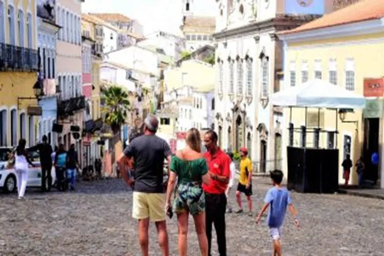 Gastos de turistas estrangeiros no Brasil crescem e atingem R$ 20,2 bilhões em 2026