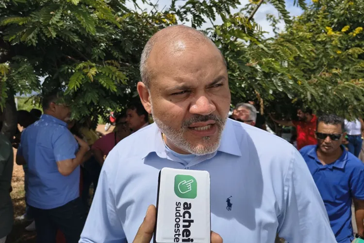 Boquira: Prefeito se sente injustiçado ao ser cobrado por iluminação em Santa Rosa