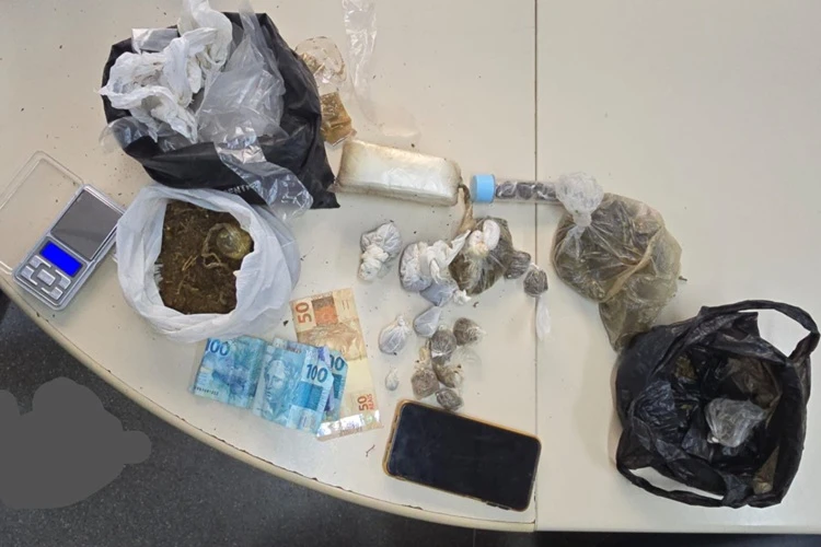 Dois indivíduos são presos com drogas durante abordagem policial em Guanambi