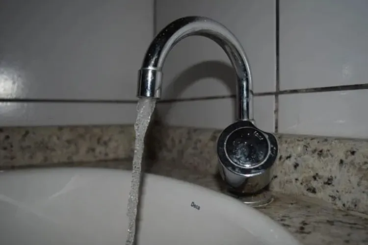 Cliente recebe conta de água de R$ 2 mil, encontra falha e ganha indenização na Justiça