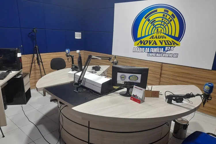 Nova Vida FM é pioneira em entrevistas e debate com candidatos a prefeito de Brumado