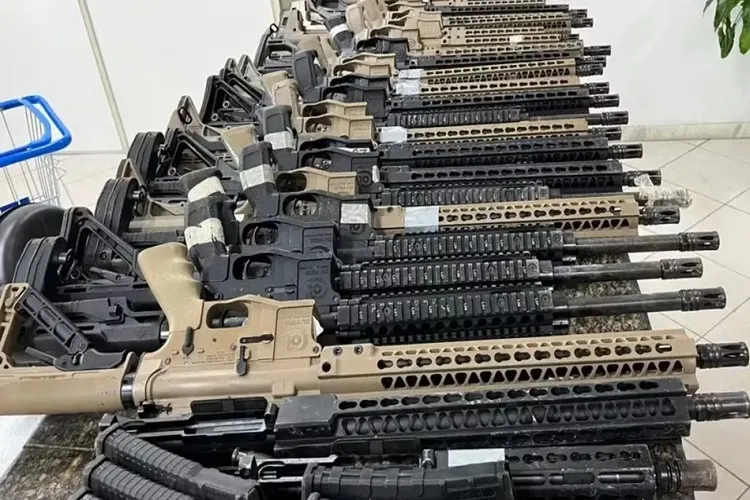 Polícia Civil da Bahia reforça arsenal com fuzis e carabinas apreendidos no combate ao crime