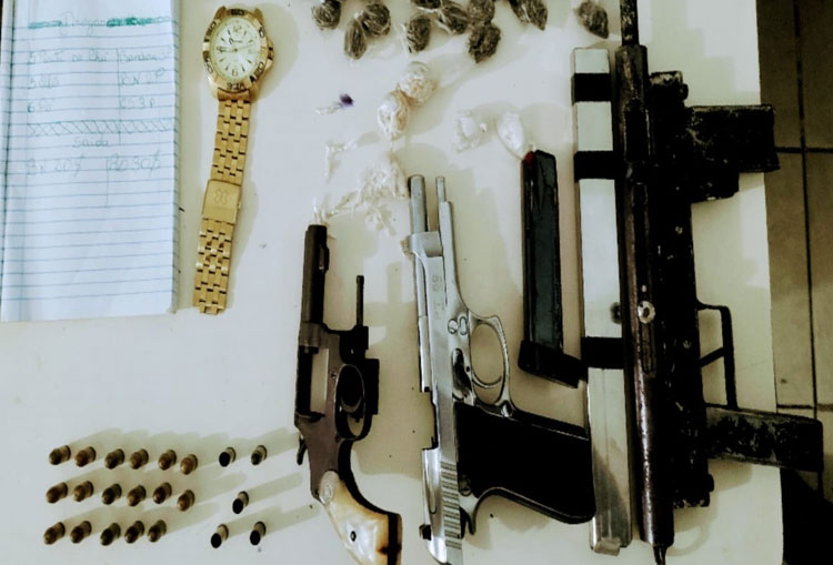 Mulher é presa ao ser flagrada com submetralhadora em Ilhéus