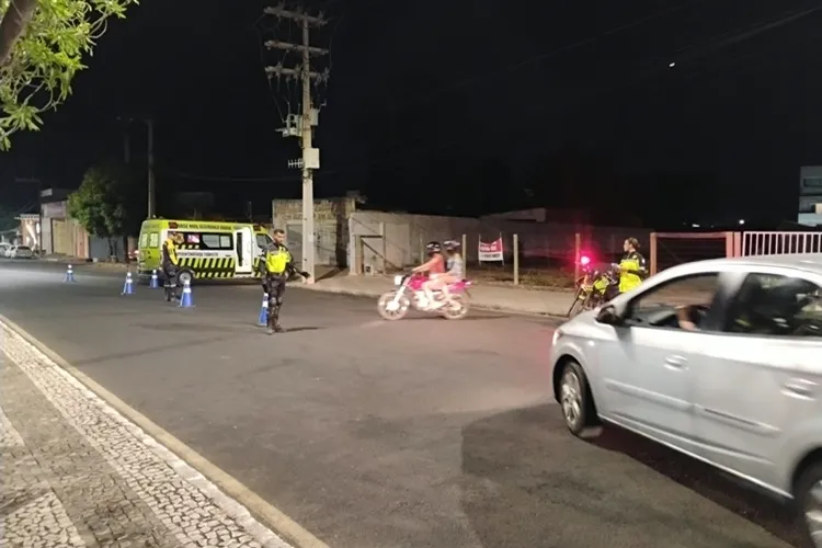 Blitz preventiva flagra motoristas embriagados e menor ao volante em Guanambi